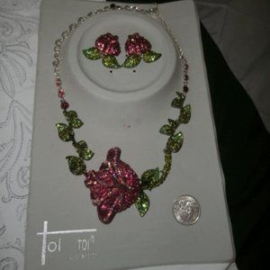 Rose style rhinestone necklace and earring set